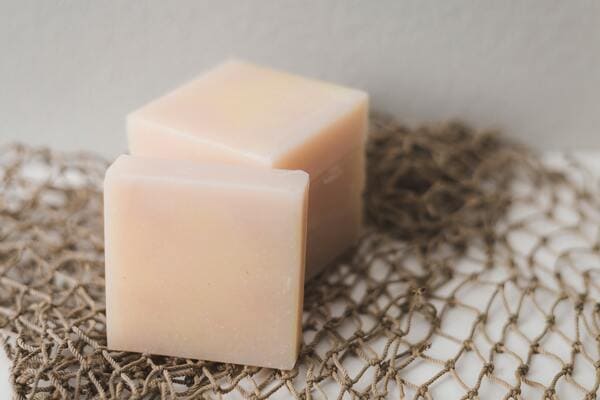 Tous les bienfaits du savon saponifié à froid bio pour une peau apaisée